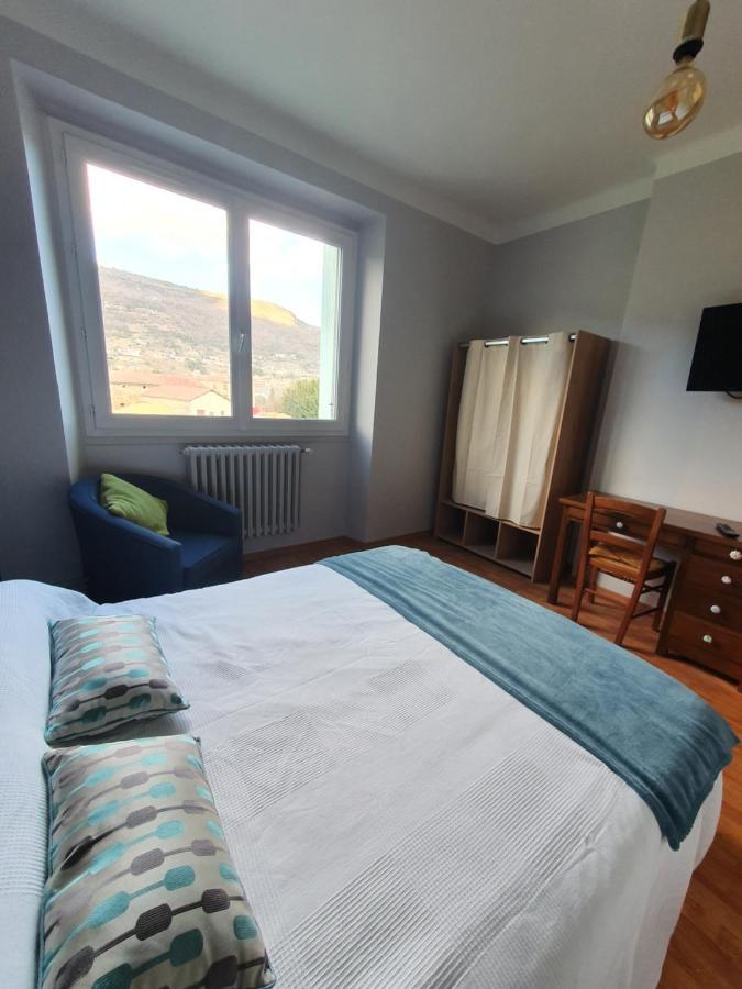 Chambre Privee Du Majestic Saint-Affrique Bagian luar foto