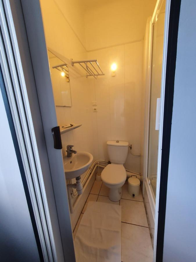 Chambre Privee Du Majestic Saint-Affrique Bagian luar foto